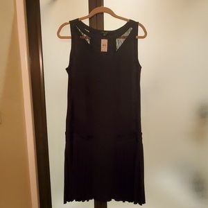 Sleeveless black pleated dress